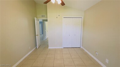 739 Eisenhower Blvd in Lehigh Acres, FL - Foto de edificio - Building Photo