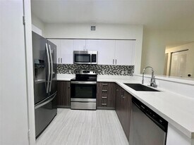 601 NE 39th St, Unit 205 in Miami, FL - Building Photo