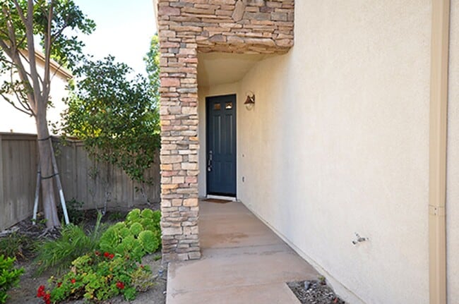 1352 Enchante Way in Oceanside, CA - Building Photo - Building Photo