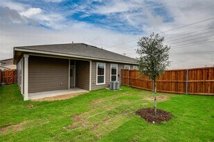 613 Blackland dr in Venus, TX - Building Photo