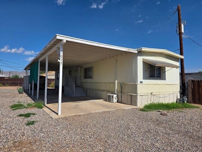 1075 Pso Redondo in Bullhead City, AZ - Building Photo - Building Photo