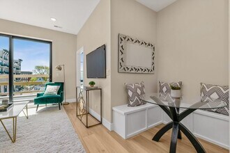 1646 W Belmont Ave in Chicago, IL - Building Photo - Building Photo