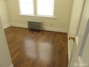 14 Highland Ave in Woodbridge Township, NJ - Building Photo - Building Photo