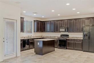 7741 Lots Hills Dr in Las Vegas, NV - Building Photo - Building Photo