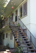 Lafayette Apartments in Portland, OR - Foto de edificio - Building Photo