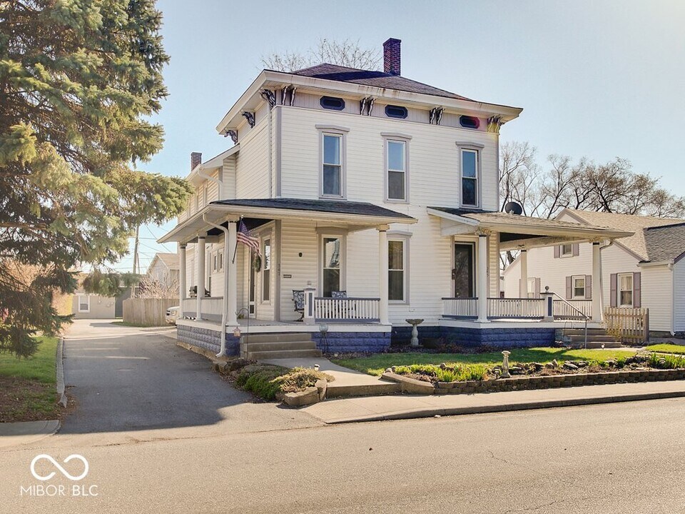 345 E King St in Franklin, IN - Building Photo