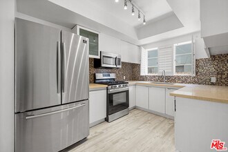 212 S Hamilton Dr in Beverly Hills, CA - Building Photo - Building Photo