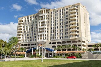 2351 Douglas Rd, Unit 701 in Miami, FL - Building Photo - Building Photo
