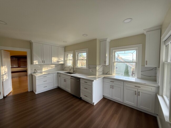 5701 30th Ave NE in Seattle, WA - Building Photo - Building Photo