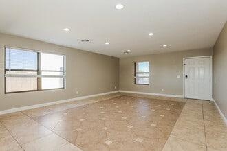 11545 W Scotts Dr in El Mirage, AZ - Foto de edificio - Building Photo