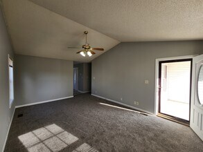 304 Pioneer Dr in Oak Grove, KY - Building Photo - Building Photo