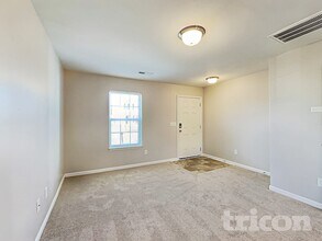 5819 Natick Dr in Charlotte, NC - Foto de edificio - Building Photo