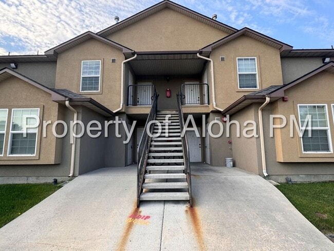 1057 W Pine Ave