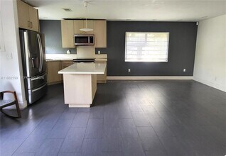 13881 NE 2nd Ct in Miami, FL - Building Photo - Building Photo