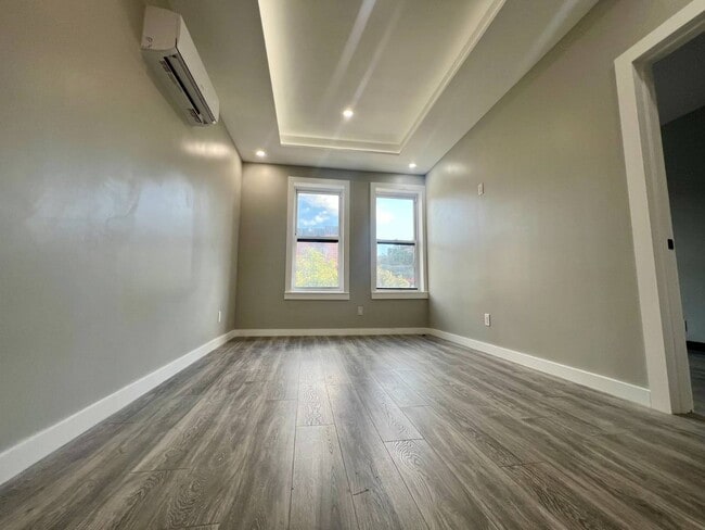 81-05 Northern Blvd in Queens, NY - Building Photo - Building Photo