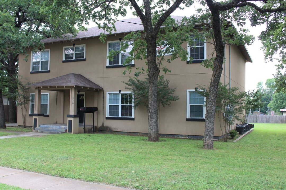 940 W Tarleton St, Unit 5 in Stephenville, TX - Building Photo