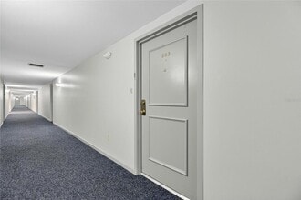 7100 Sunshine Skyway Ln S in St. Petersburg, FL - Foto de edificio - Building Photo