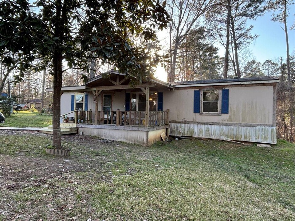 111 Lakeside Woods Dr in Pointblank, TX - Building Photo