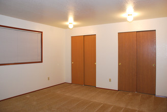 Deerfield West Apartments in Puyallup, WA - Building Photo - Building Photo