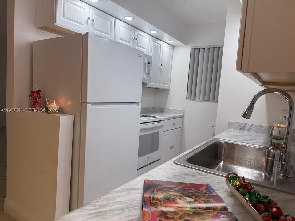 523 Trace Cir in Deerfield Beach, FL - Building Photo