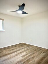 7604 Chelmsford Dr in Austin, TX - Foto de edificio - Building Photo