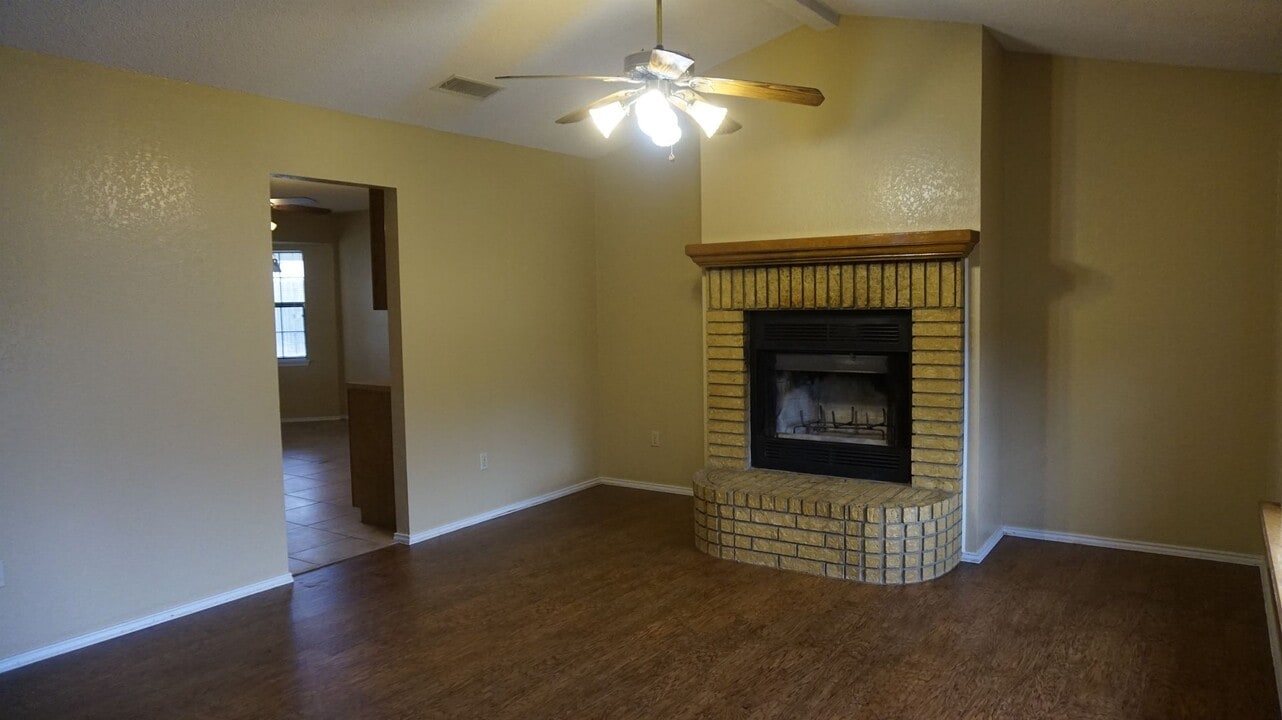 2208 Woodlands Dr in Killeen, TX - Building Photo