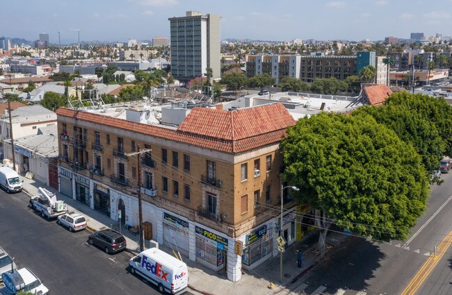 1242 S Berendo St in Los Angeles, CA - Building Photo - Building Photo