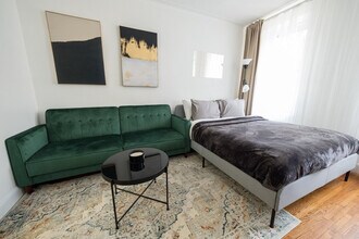 346 E 76th St in New York, NY - Building Photo - Building Photo