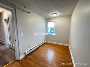 513 Main St, Unit 4 in Vassalboro, ME - Foto de edificio - Building Photo