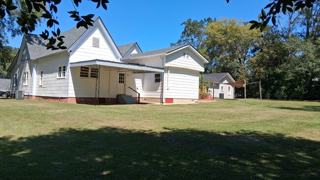 180 Main St in Eclectic, AL - Building Photo - Building Photo