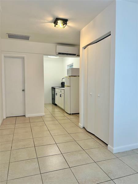 117 SE 4th St in Hallandale Beach, FL - Building Photo