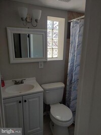 3219 E Monument St photo'