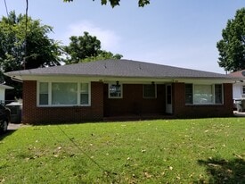 305 Woodview Ave, Unit 305 in Norfolk, VA - Building Photo