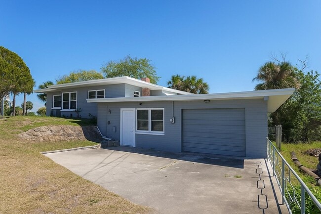 property at 2326 S Peninsula Dr