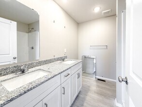 3440 N Nixon Ave in Springfield, MO - Building Photo - Building Photo