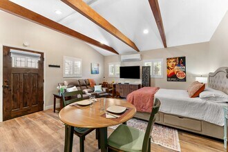 7227 Fallbrook Ave in West Hills, CA - Building Photo - Building Photo