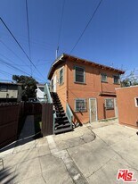 1111 1/2 Orizaba Ave in Long Beach, CA - Building Photo