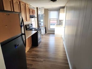 102 Vermillion St, Unit B Upstairs in Athens, WV - Building Photo - Building Photo
