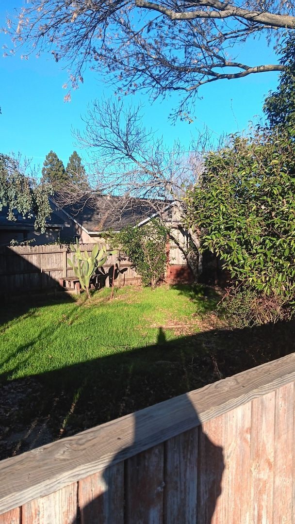 property at 2419 Mariposa Ave