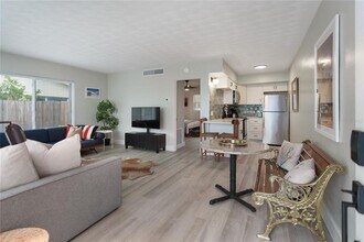 974 Tennessee Ln in Sarasota, FL - Foto de edificio - Building Photo