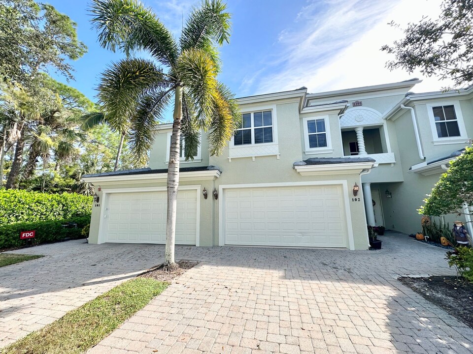 1395 Mariposa Cir in Naples, FL - Building Photo