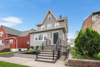 725 4th St in Secaucus, NJ - Building Photo - Building Photo