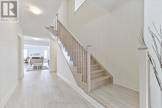 1452 Wheatcroft Dr in Oshawa, ON - Building Photo - Building Photo