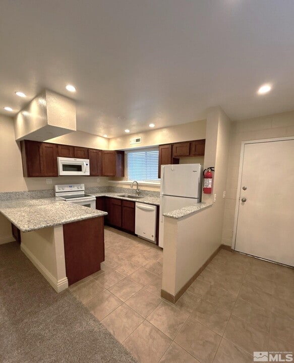 480 Sunshine Ln in Reno, NV - Foto de edificio