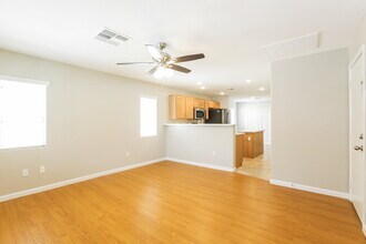 8752 S Cadence Crossing Way in Las Vegas, NV - Building Photo - Building Photo