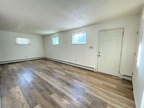 125 Meyer St-Unit -2 in Anchorage, AK - Building Photo - Building Photo