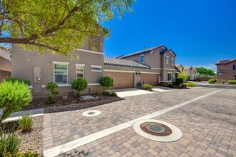 1050 Spotted Saddle St in Henderson, NV - Building Photo - Building Photo