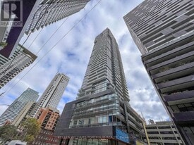 39 Roehampton Ave in Toronto, ON - Building Photo