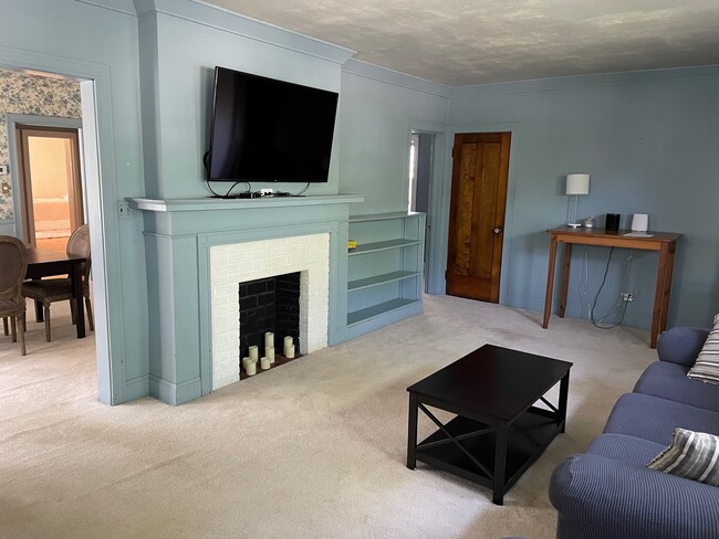 3937 N Farwell Ave, Unit 3937 N Farwell Ave in Shorewood, WI - Foto de edificio - Building Photo