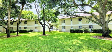 701 Gardens Dr in Pompano Beach, FL - Foto de edificio - Building Photo